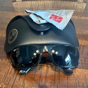 Polarized Ray-Ban RB4075